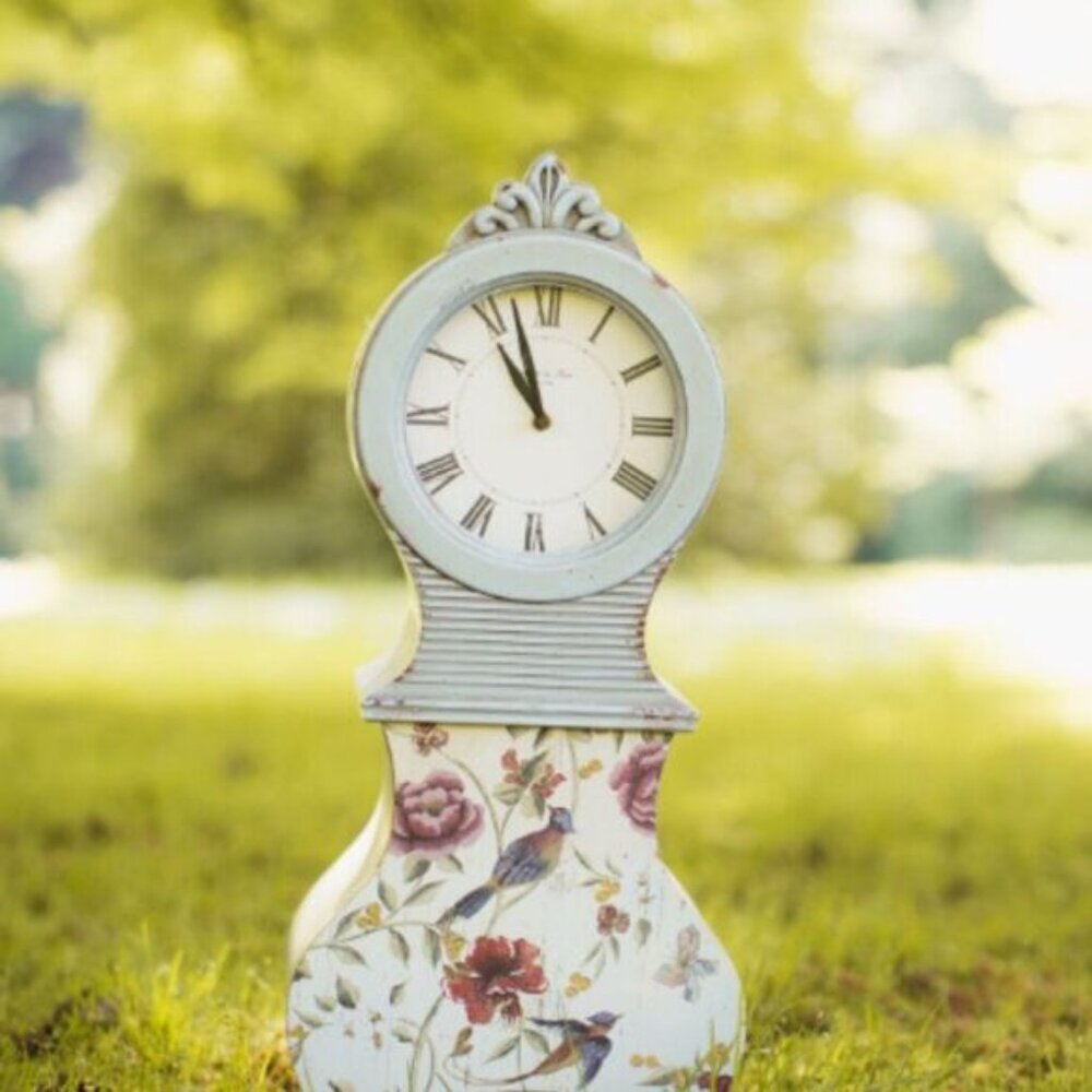 Stunning Pier one clock ornate flower birds battery operated alice in wonderland